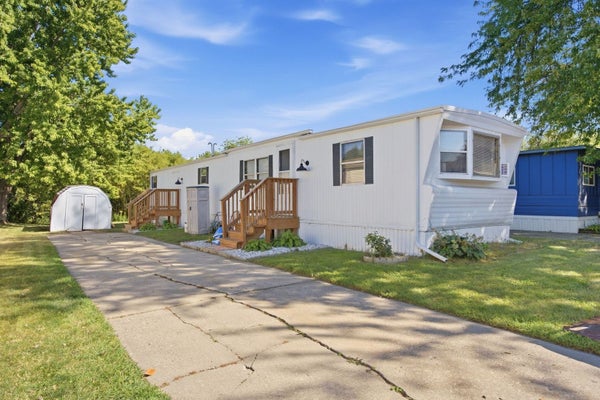 1824 HUCKLEBERRY LN, SYCAMORE, IL 60178 - Image 09bfebcfdf9e7a4f1e55e403571860a7/3047793512
