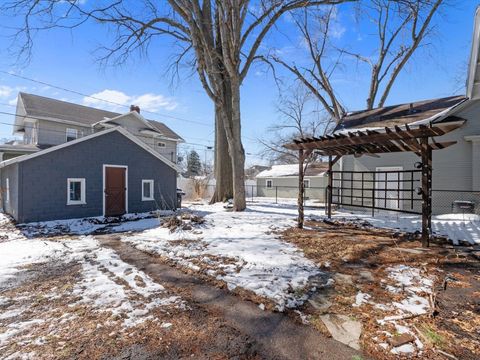 Tiny photo for 825 E Central Park Avenue, Davenport, IA 52803 (MLS # 12582298)