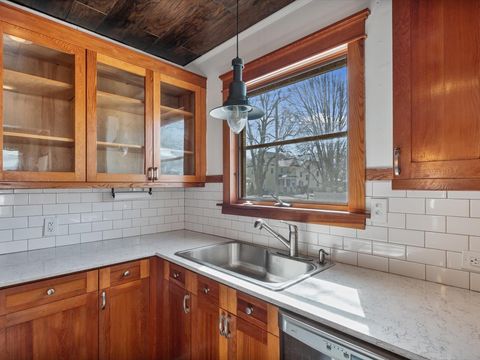 Tiny photo for 825 E Central Park Avenue, Davenport, IA 52803 (MLS # 12582298)