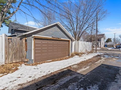 Tiny photo for 825 E Central Park Avenue, Davenport, IA 52803 (MLS # 12582298)