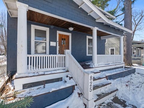 Tiny photo for 825 E Central Park Avenue, Davenport, IA 52803 (MLS # 12582298)