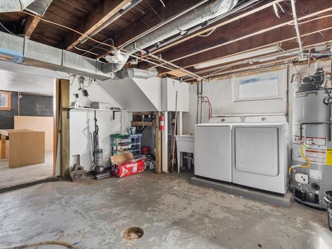 Tiny photo for 825 E Central Park Avenue, Davenport, IA 52803 (MLS # 12582298)