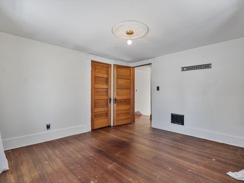 Tiny photo for 825 E Central Park Avenue, Davenport, IA 52803 (MLS # 12582298)