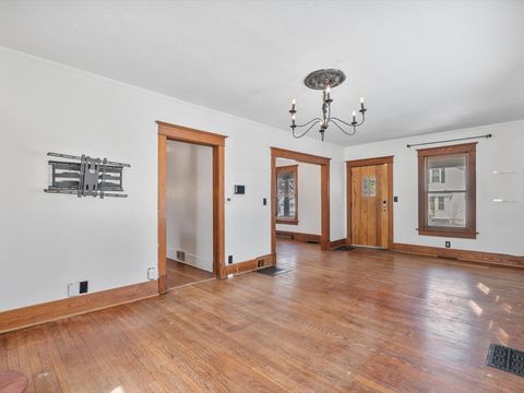 Tiny photo for 825 E Central Park Avenue, Davenport, IA 52803 (MLS # 12582298)