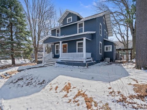 Tiny photo for 825 E Central Park Avenue, Davenport, IA 52803 (MLS # 12582298)