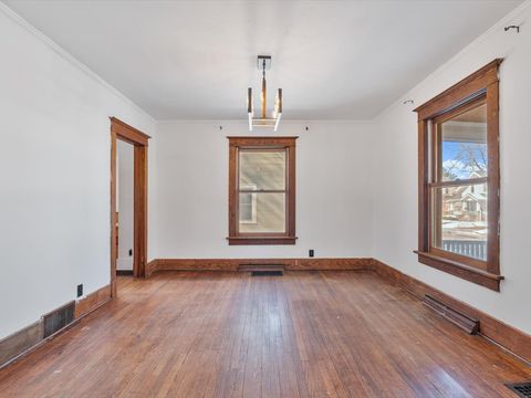 Tiny photo for 825 E Central Park Avenue, Davenport, IA 52803 (MLS # 12582298)