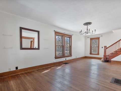 Tiny photo for 825 E Central Park Avenue, Davenport, IA 52803 (MLS # 12582298)