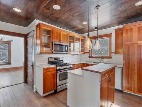 Tiny photo for 825 E Central Park Avenue, Davenport, IA 52803 (MLS # 12582298)