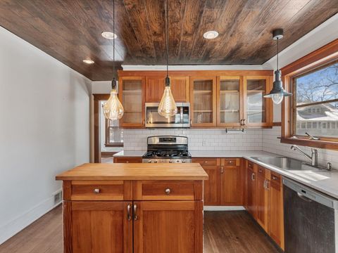 Tiny photo for 825 E Central Park Avenue, Davenport, IA 52803 (MLS # 12582298)