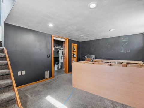 Tiny photo for 825 E Central Park Avenue, Davenport, IA 52803 (MLS # 12582298)