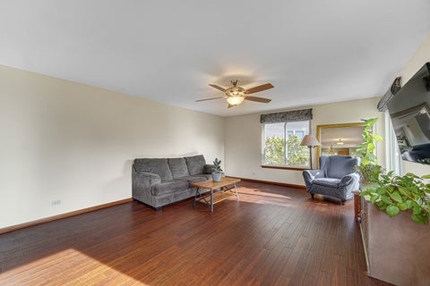 Tiny photo for 15 Berkshire Court, South Elgin, IL 60177 (MLS # 12773334)