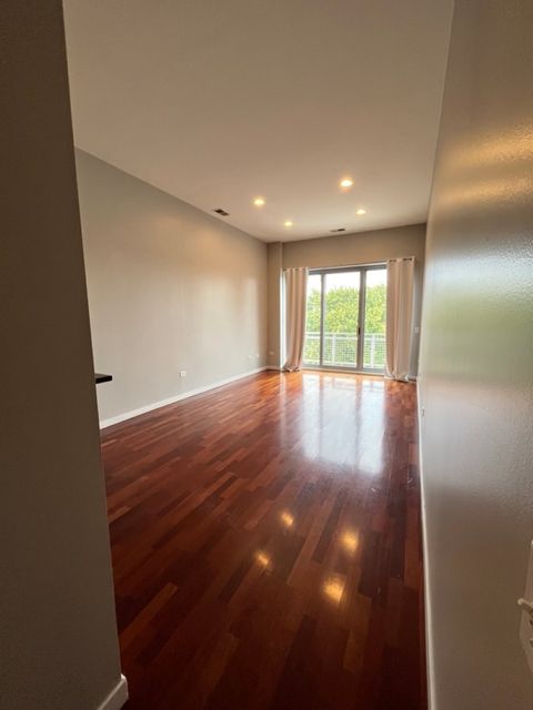 Tiny photo for 3920 N Sheridan Road #508, Chicago, IL 60613 (MLS # 12484605)