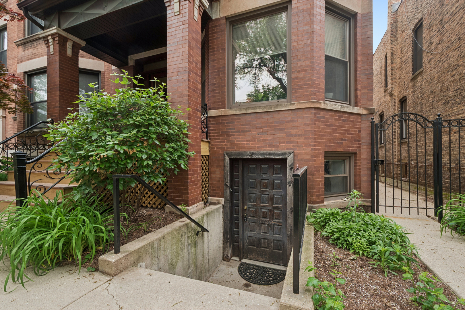 1416 W Carmen Avenue G