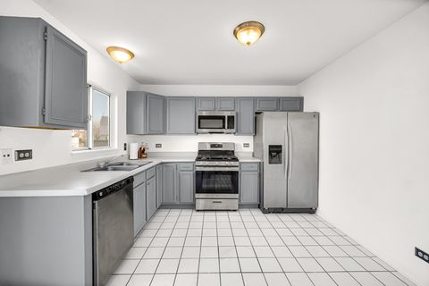 Tiny photo for 7 Dogwood Court, Lake In The Hills, IL 60156 (MLS # 12553455)