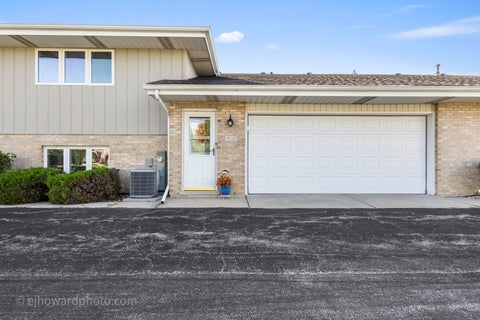 Tiny photo for 18249 Oregon Lane, Orland Park, IL 60467 (MLS # 12764483)