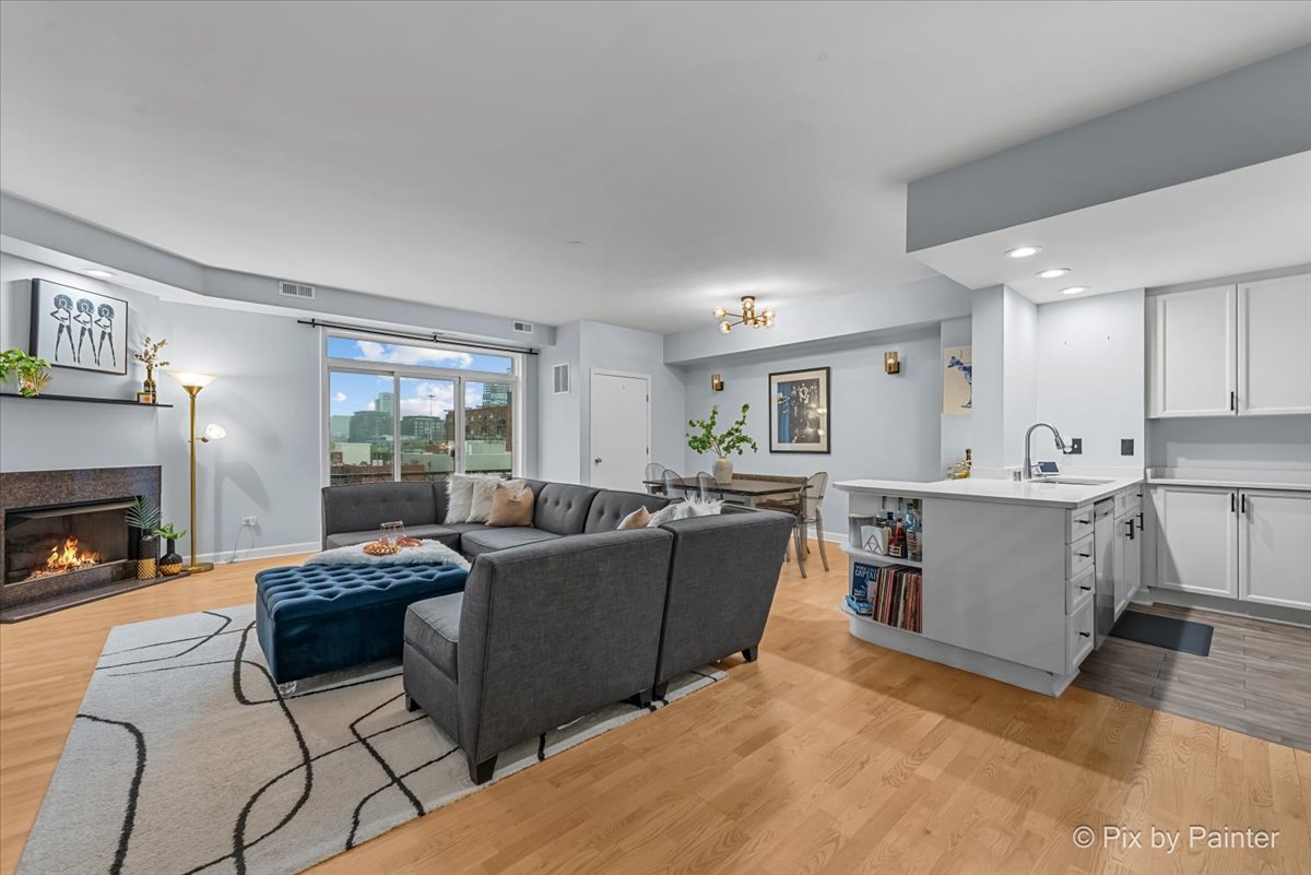 680 N Green Street 605