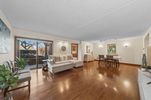 Tiny photo for 150 Red Top Drive #103, Libertyville, IL 60048 (MLS # 12554623)