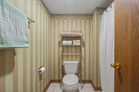 Tiny photo for 150 Red Top Drive #103, Libertyville, IL 60048 (MLS # 12554623)