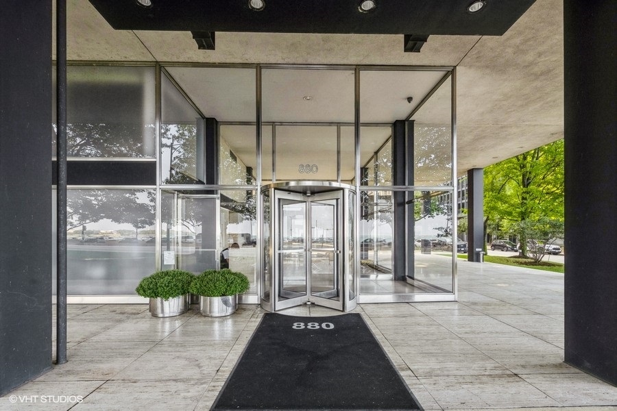 880 N Lake Shore Drive 6F