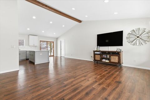 Tiny photo for 214 Garnett Avenue, Winthrop Harbor, IL 60096 (MLS # 12550466)