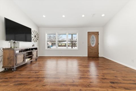 Tiny photo for 214 Garnett Avenue, Winthrop Harbor, IL 60096 (MLS # 12550466)