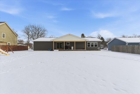 Tiny photo for 214 Garnett Avenue, Winthrop Harbor, IL 60096 (MLS # 12550466)
