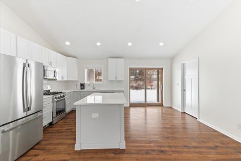 Tiny photo for 214 Garnett Avenue, Winthrop Harbor, IL 60096 (MLS # 12550466)