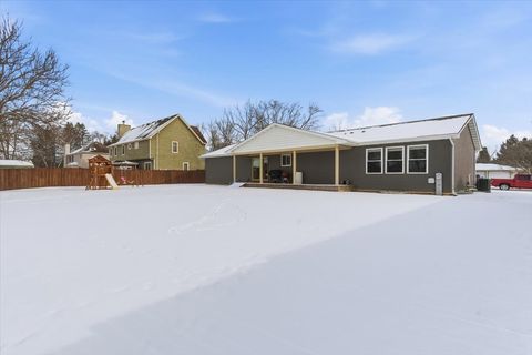 Tiny photo for 214 Garnett Avenue, Winthrop Harbor, IL 60096 (MLS # 12550466)