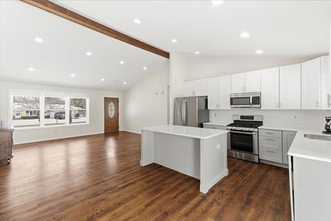 Tiny photo for 214 Garnett Avenue, Winthrop Harbor, IL 60096 (MLS # 12550466)