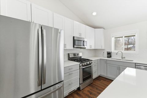 Tiny photo for 214 Garnett Avenue, Winthrop Harbor, IL 60096 (MLS # 12550466)