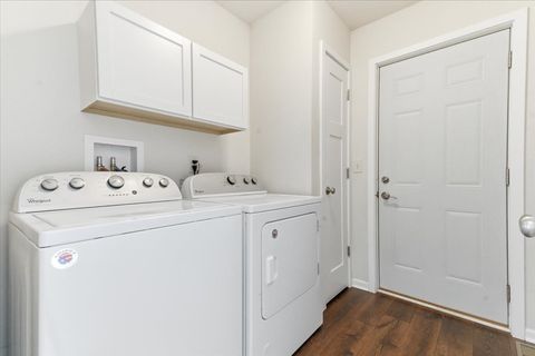 Tiny photo for 214 Garnett Avenue, Winthrop Harbor, IL 60096 (MLS # 12550466)