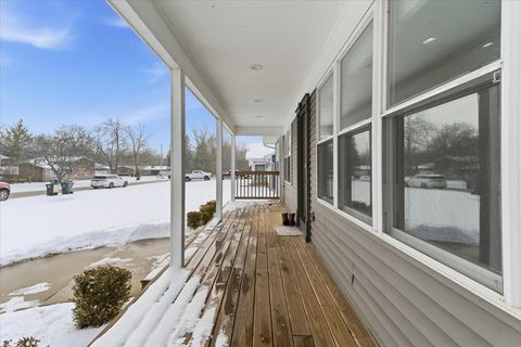 Tiny photo for 214 Garnett Avenue, Winthrop Harbor, IL 60096 (MLS # 12550466)