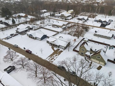 Tiny photo for 214 Garnett Avenue, Winthrop Harbor, IL 60096 (MLS # 12550466)