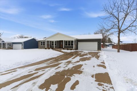 Tiny photo for 214 Garnett Avenue, Winthrop Harbor, IL 60096 (MLS # 12550466)