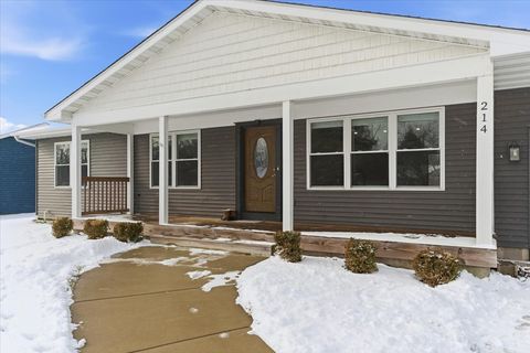 Tiny photo for 214 Garnett Avenue, Winthrop Harbor, IL 60096 (MLS # 12550466)