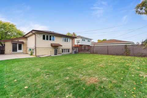 Tiny photo for 10415 S Knox Avenue S, Oak Lawn, IL 60453 (MLS # 12450753)