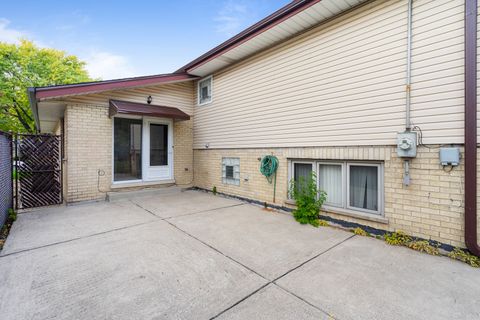 Tiny photo for 10415 S Knox Avenue S, Oak Lawn, IL 60453 (MLS # 12450753)