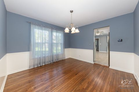 Tiny photo for 705 Timber Trail Drive, Naperville, IL 60565 (MLS # 12617703)
