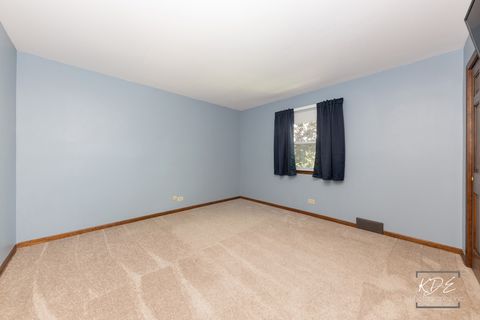 Tiny photo for 705 Timber Trail Drive, Naperville, IL 60565 (MLS # 12617703)