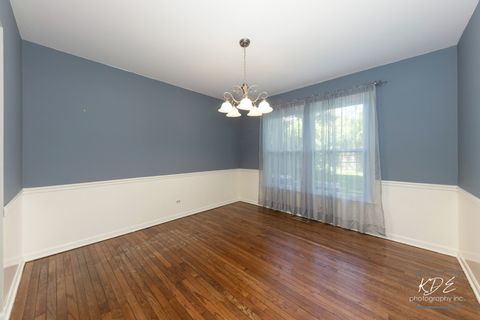 Tiny photo for 705 Timber Trail Drive, Naperville, IL 60565 (MLS # 12617703)