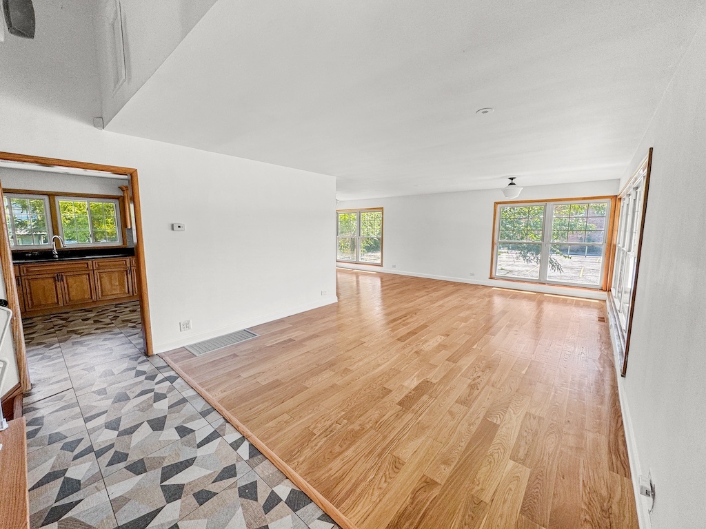 15831 Trumbull Avenue