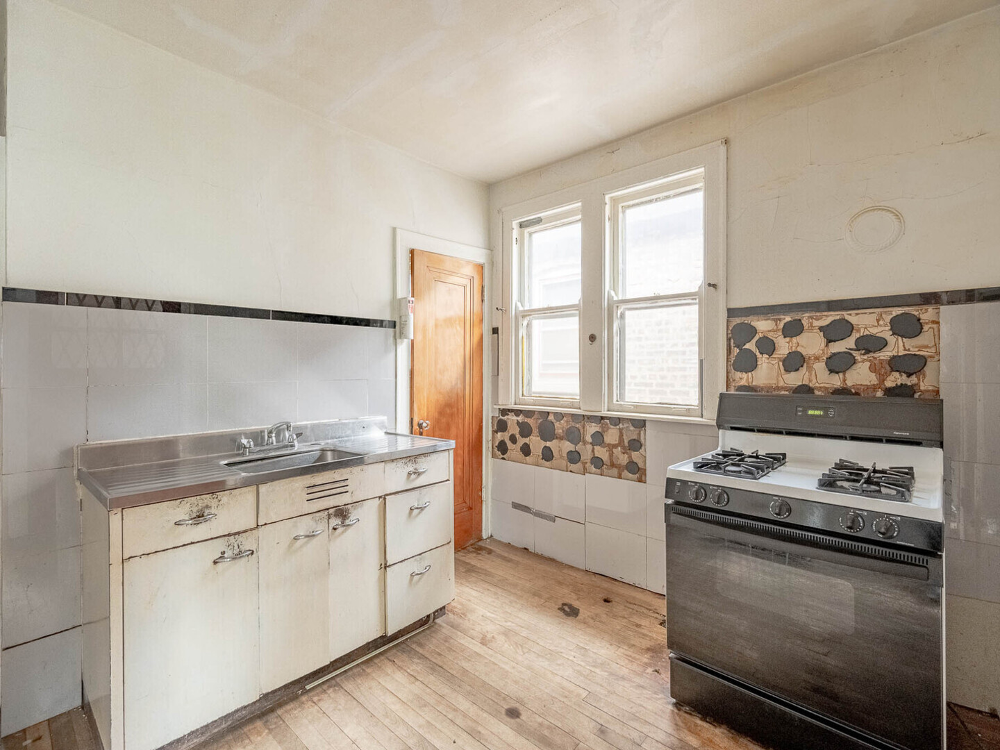 1745 E 85th Street