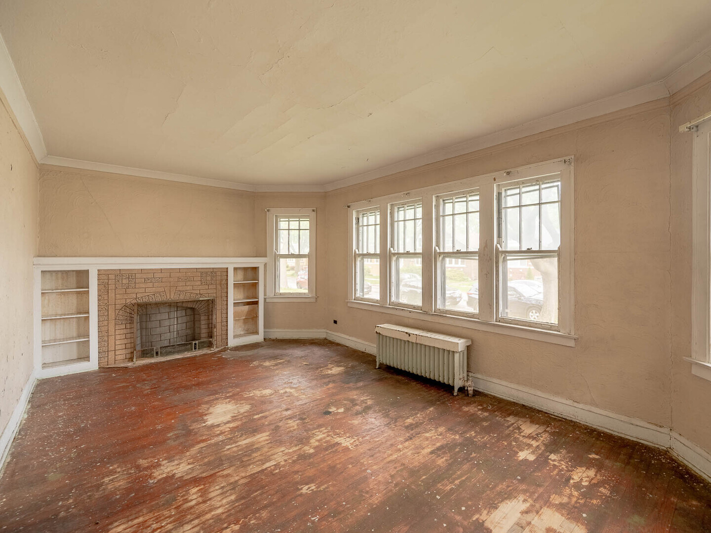 1745 E 85th Street