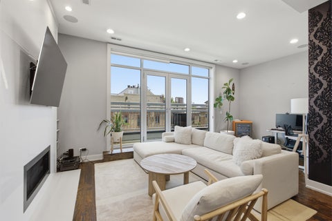 Tiny photo for 1866 N DAMEN Avenue #4, Chicago, IL 60647 (MLS # 12732844)