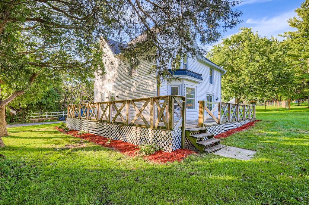 Photo for 5N460 Hanson Road, St. Charles, IL 60175 (MLS # 12459382)