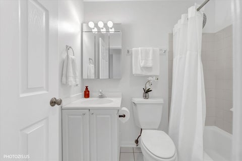 Tiny photo for 2415 N Janssen Avenue #B, Chicago, IL 60614 (MLS # 12679784)