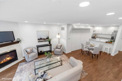 Tiny photo for 2415 N Janssen Avenue #B, Chicago, IL 60614 (MLS # 12679784)