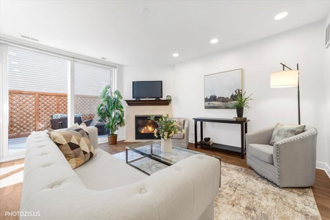 Tiny photo for 2415 N Janssen Avenue #B, Chicago, IL 60614 (MLS # 12679784)