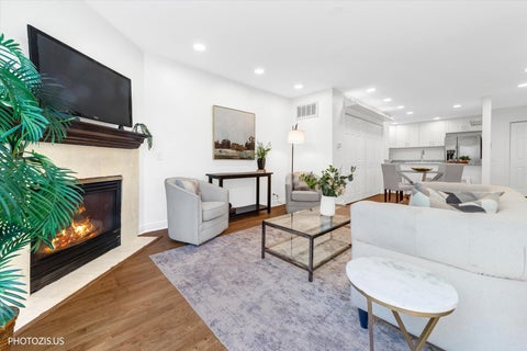 Tiny photo for 2415 N Janssen Avenue #B, Chicago, IL 60614 (MLS # 12679784)