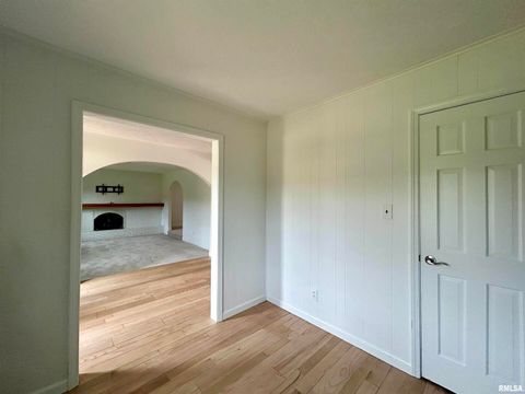 Tiny photo for 317 S Lu Court, Carbondale, IL 62901 (MLS # EB458892)